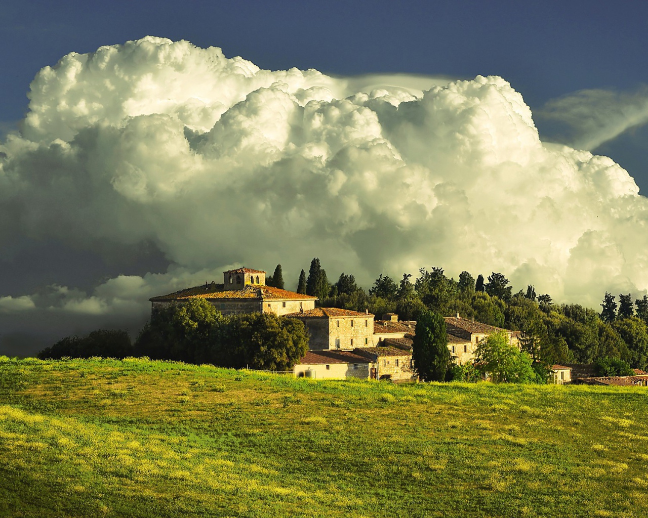 Пейзаж с грозовой тучей
