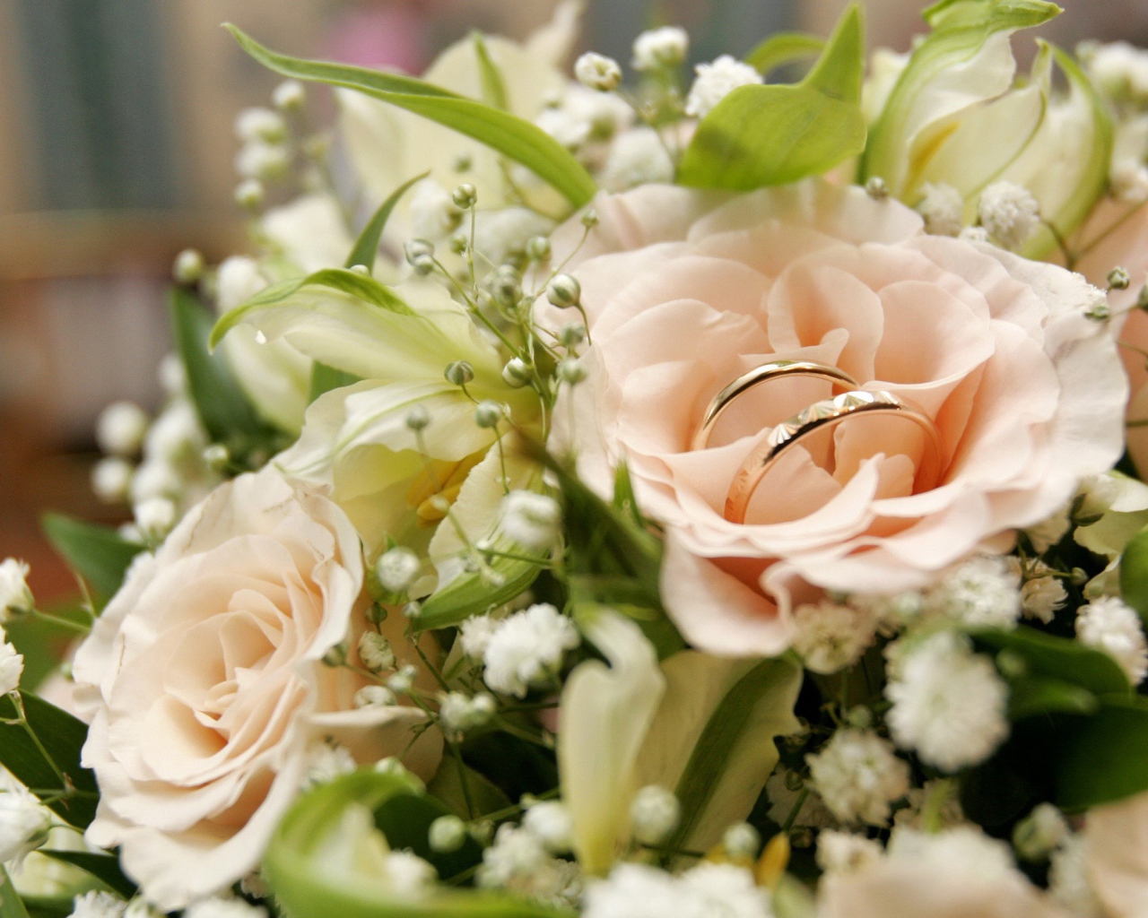 Свадебный букет с кольцами