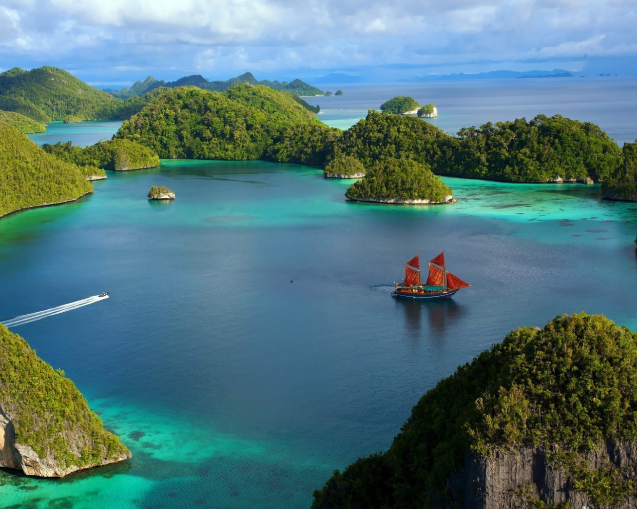 Корабль среди островов