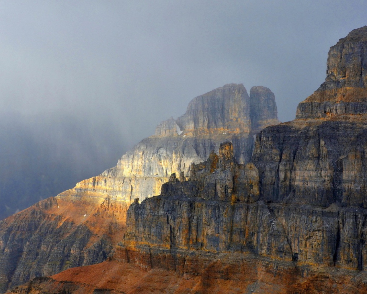 Разноцветные горы