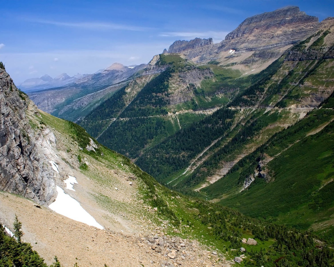 Ущелье в высоких горах