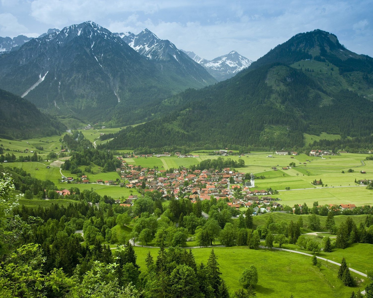 Селение в горной долине