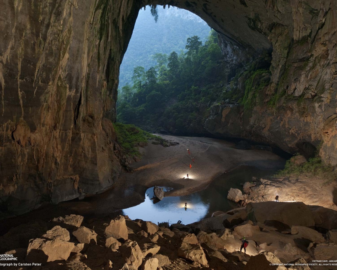 Очень большая пещера