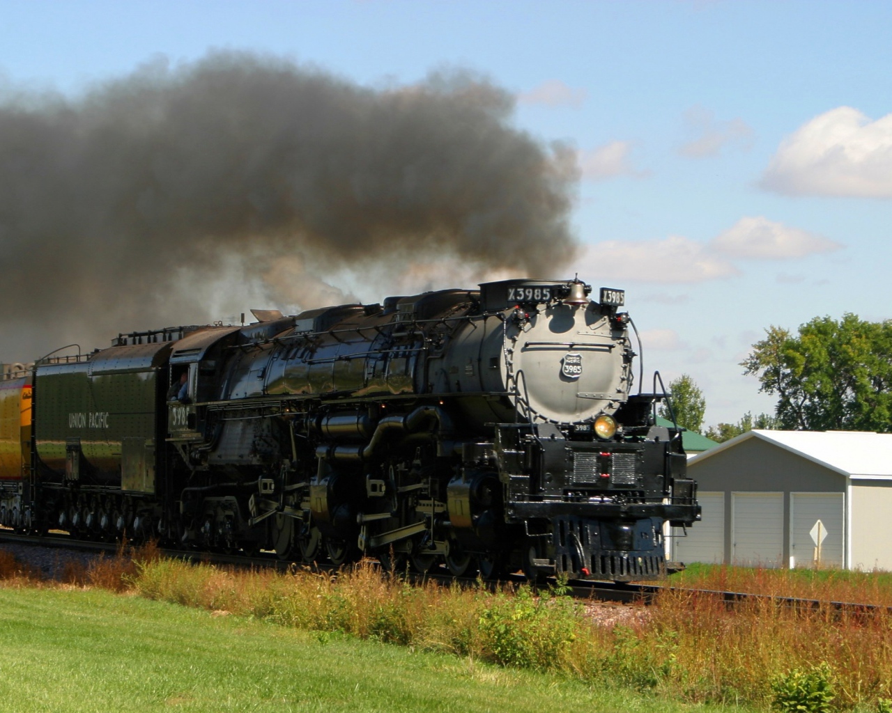 Огромный поезд