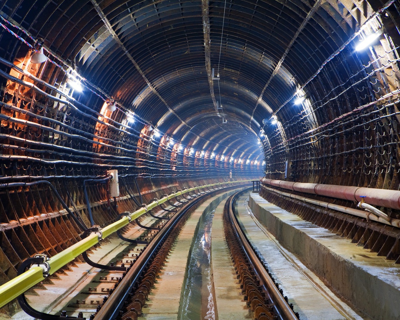 Тоннель метро