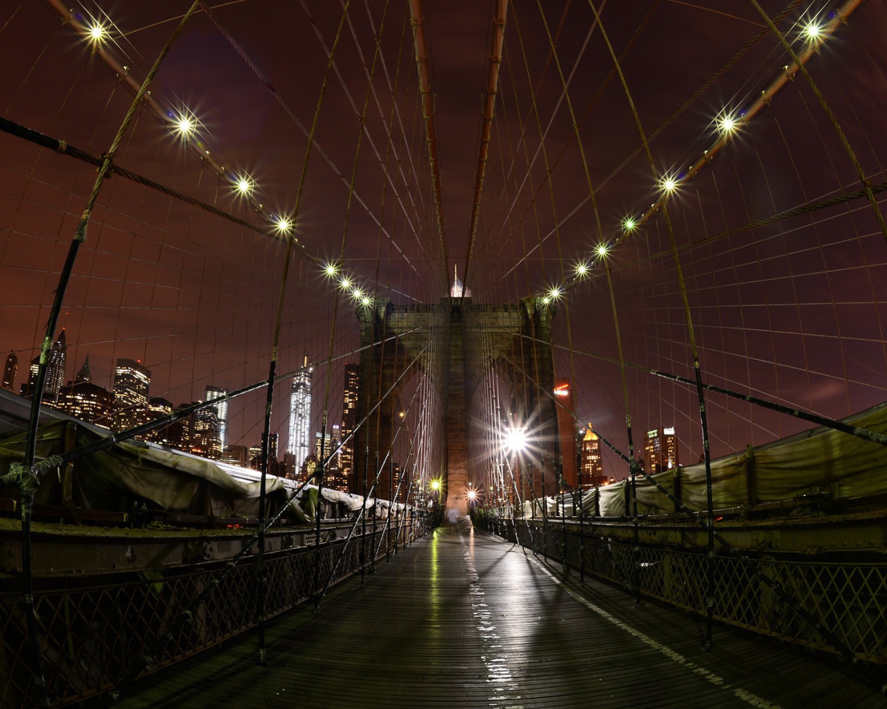 Подвесной мост с огнями