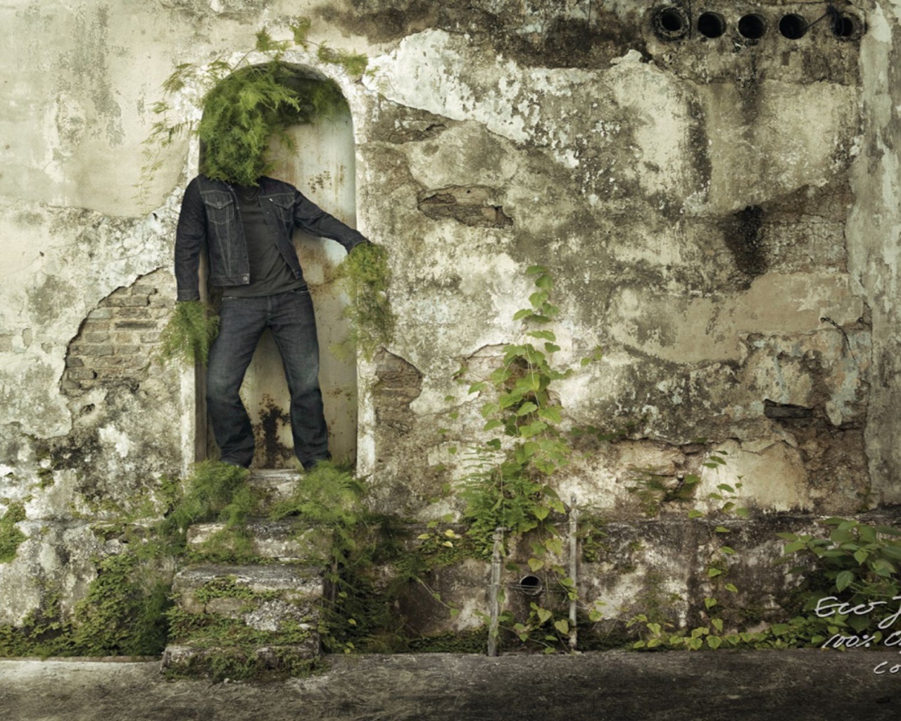 Трава в одежде человека