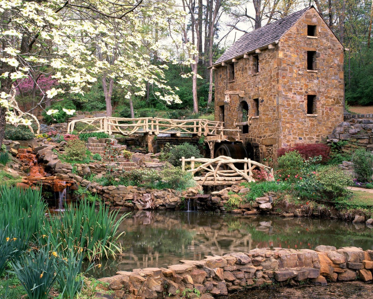 Старинная водяная мельница