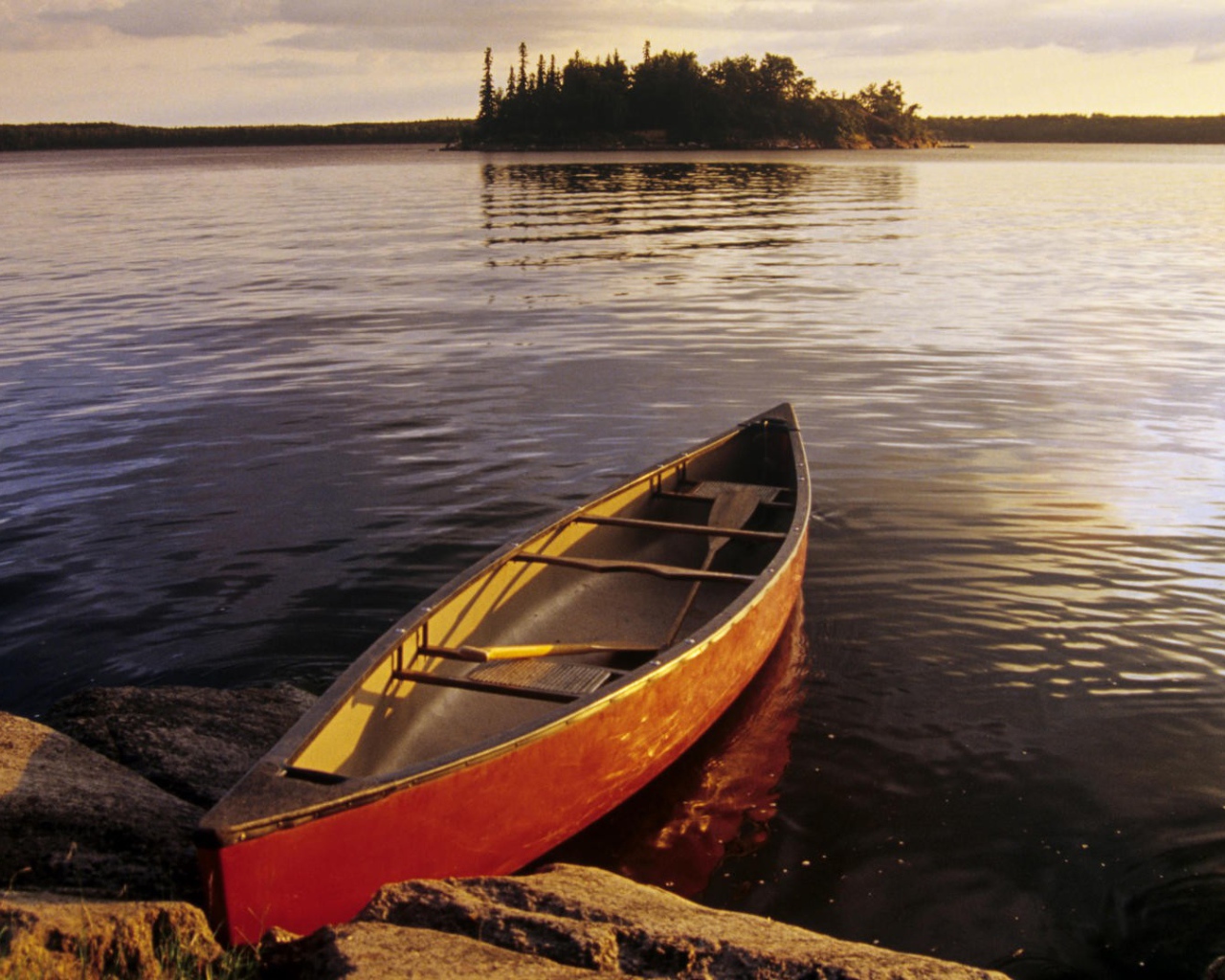 Озеро в Канаде