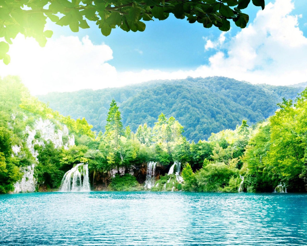 Пейзаж с водопадами