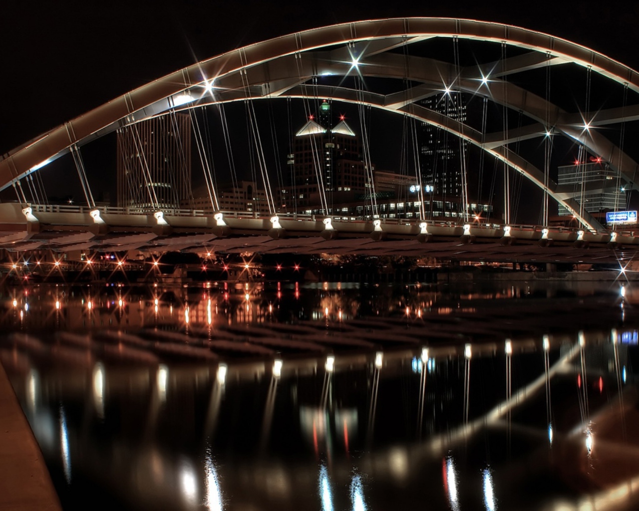 Архитектурный ансамбль на реке