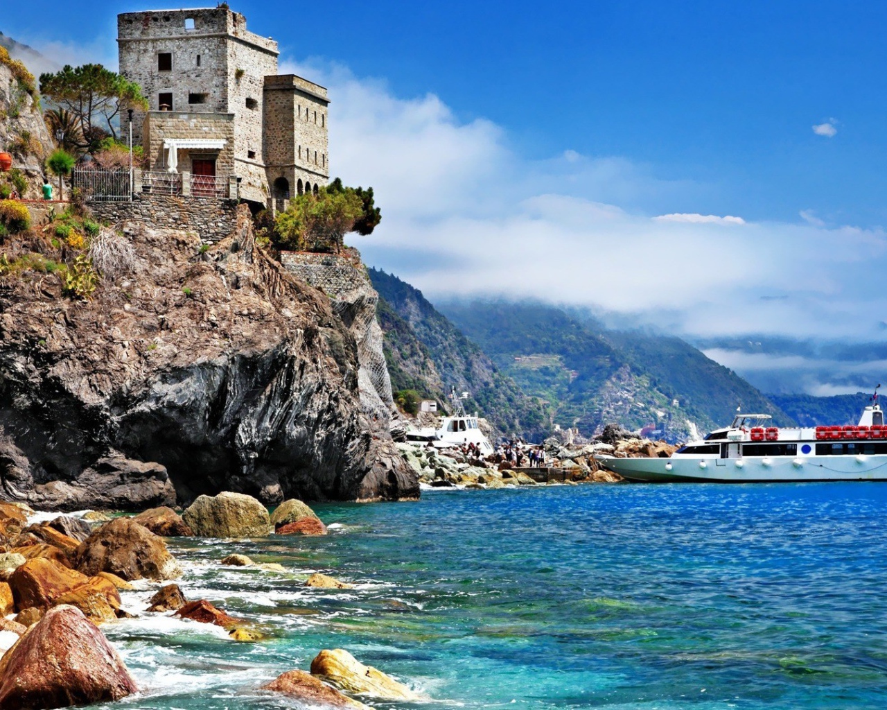 Старинная крепость