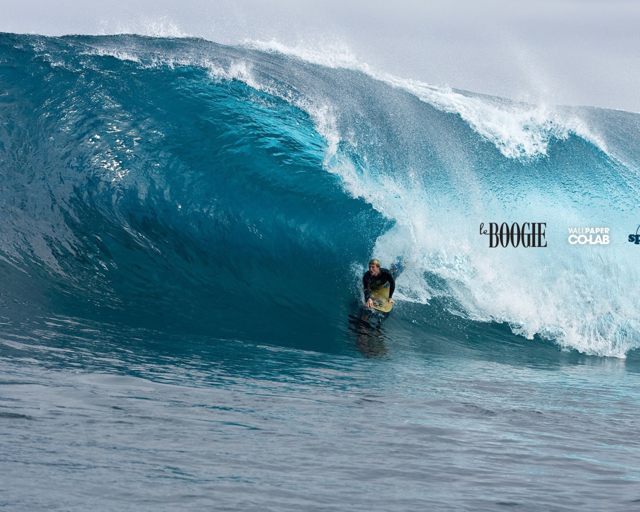 Катание на доске по волне