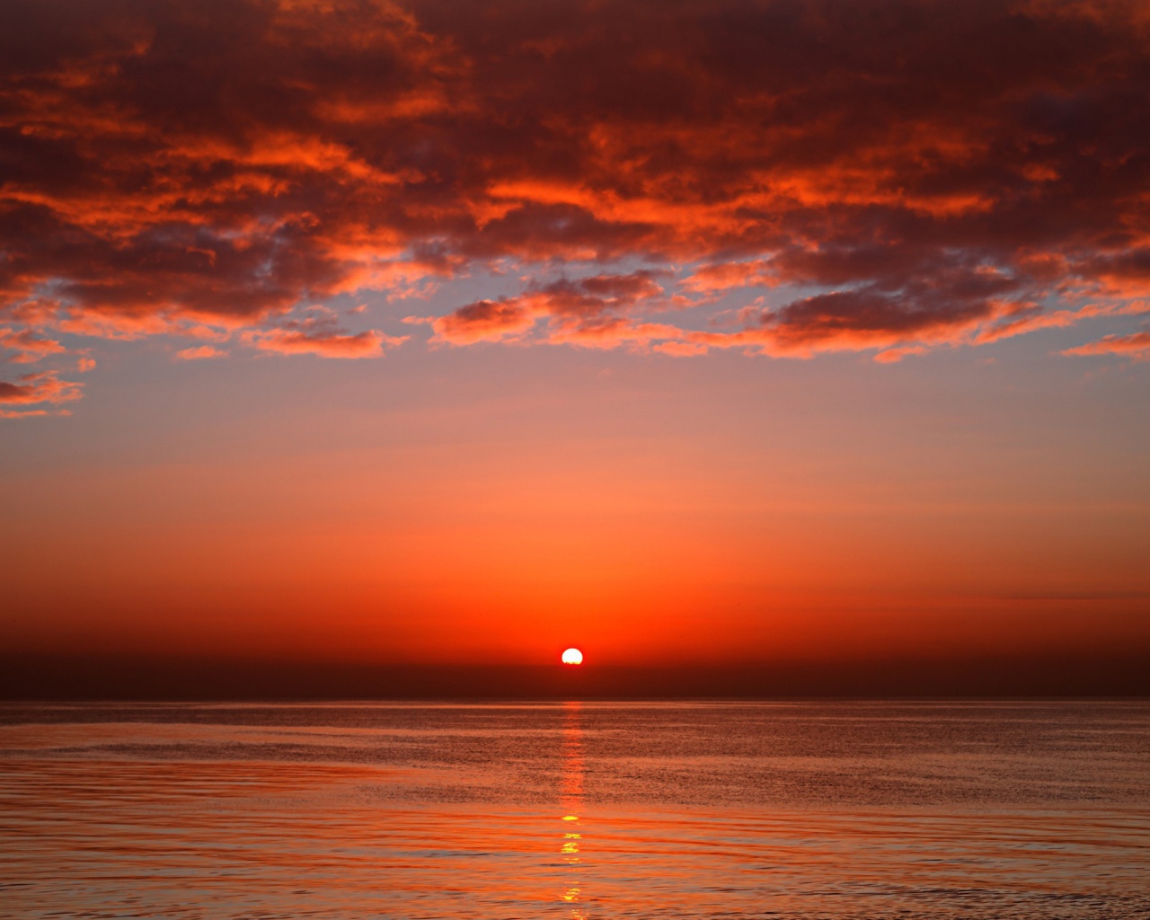 Закат в море