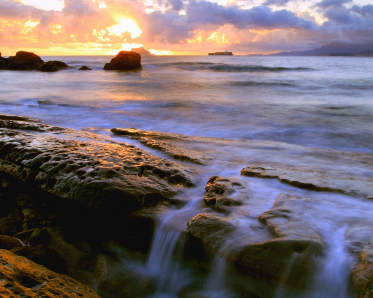 Закат на морском побережье