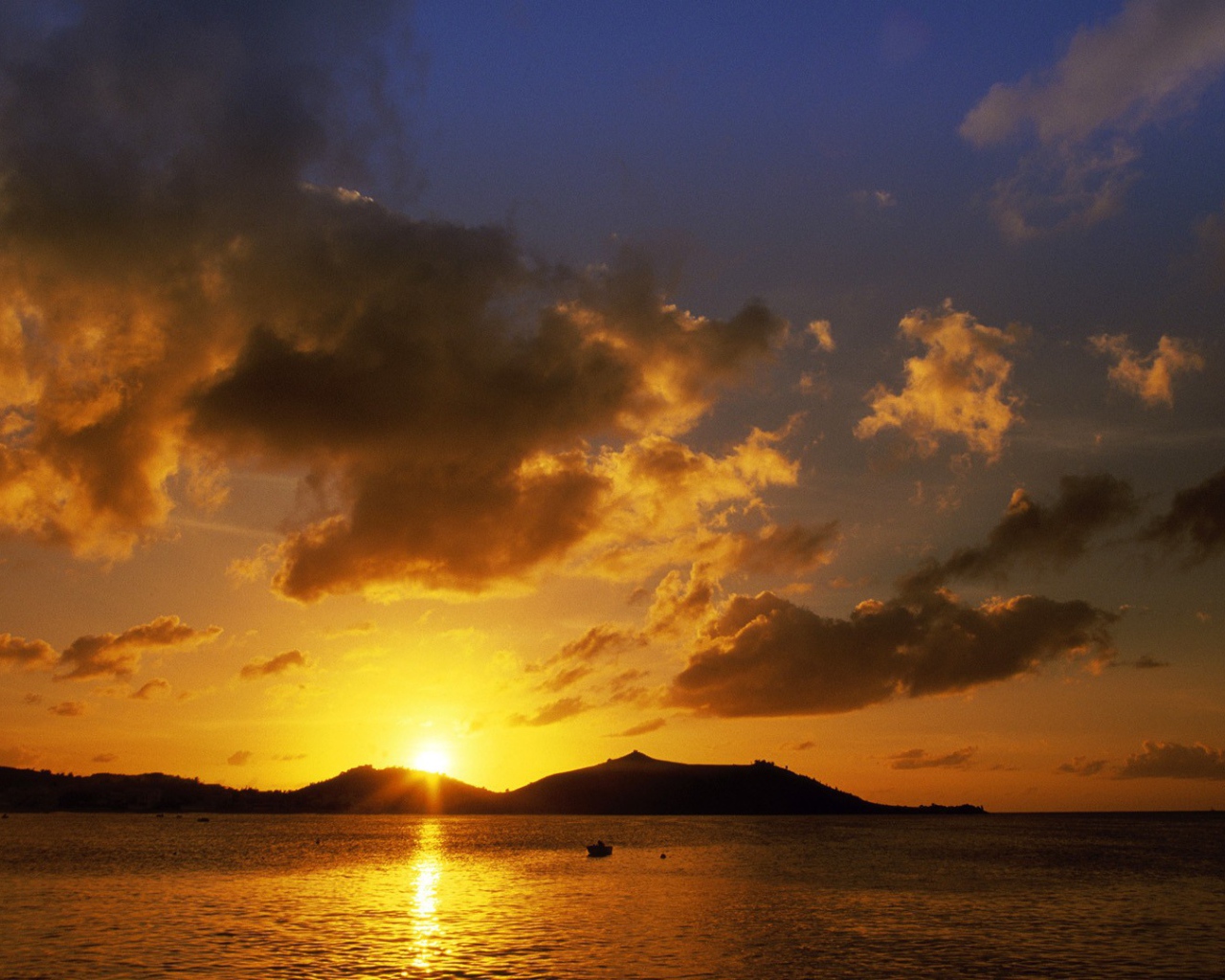 Закат над заливом