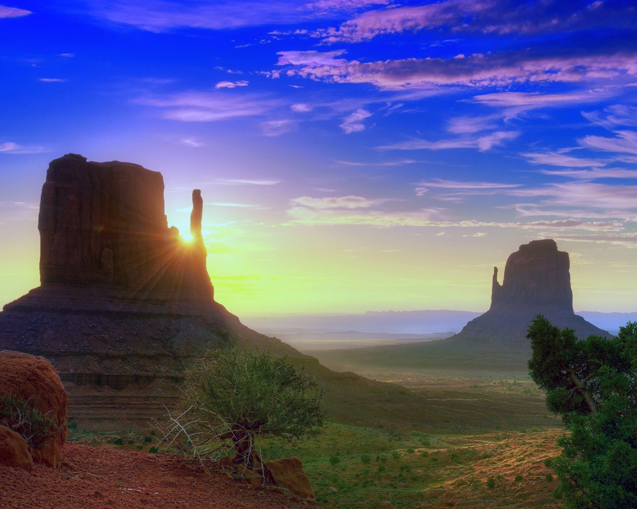 Закат у скал близнецов