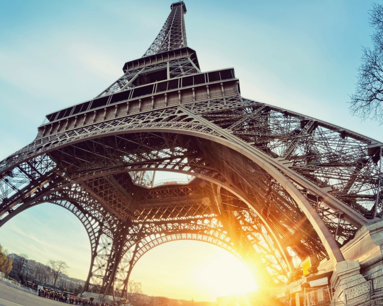 Закат под эйфелевой башней