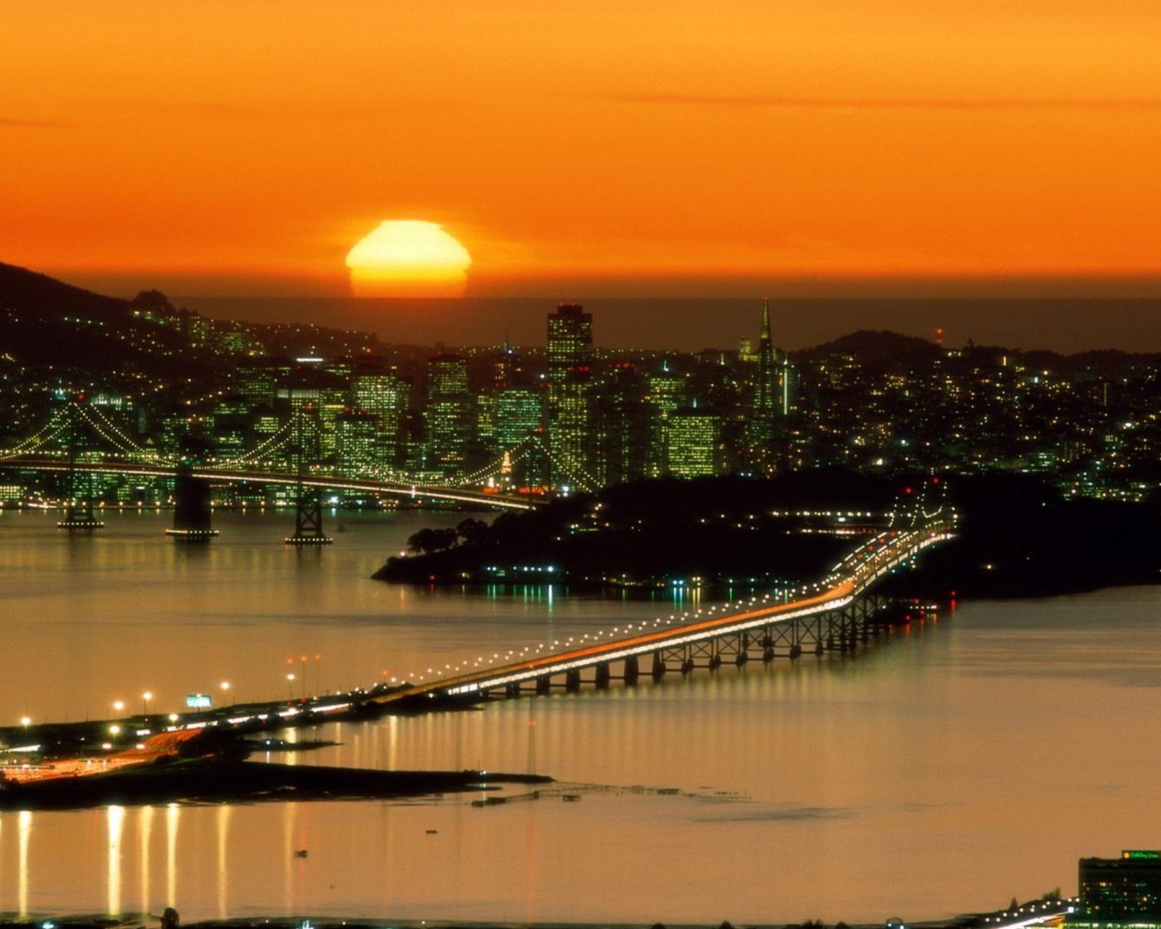 закат над мегаполисом