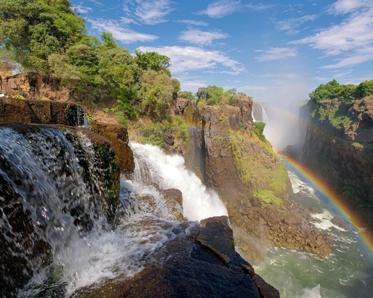 Водопад с радугой
