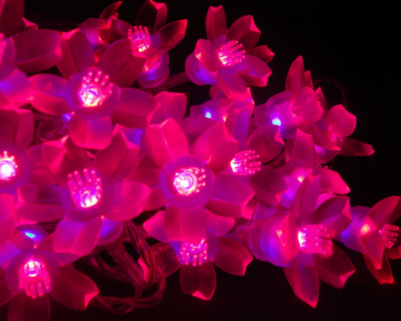 Цветы искусственные гирлянды