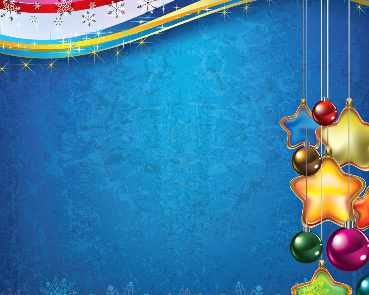 Красивые ёлочные игрушки на синем фоне