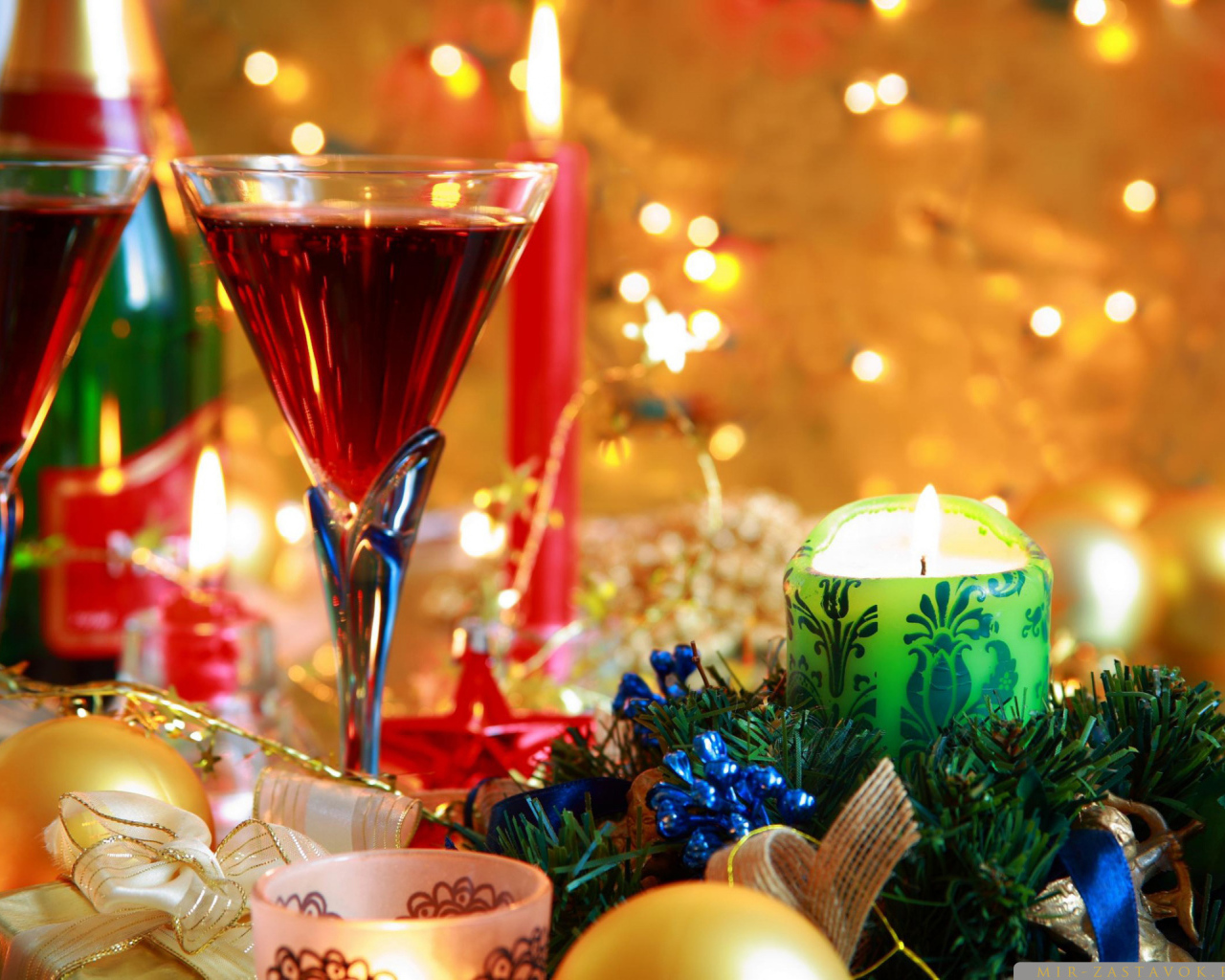 Праздничный стол и свеча