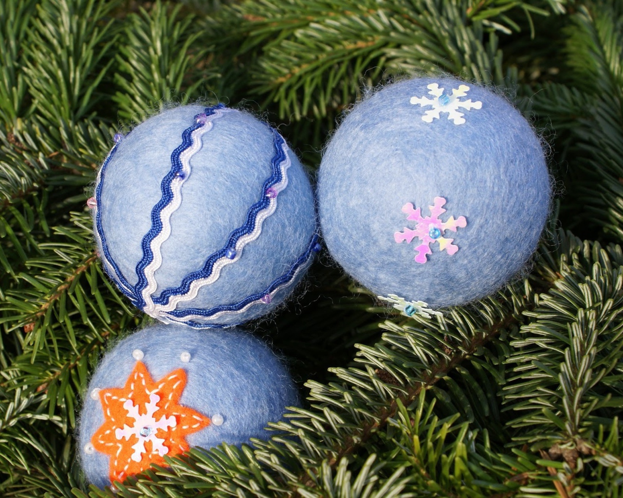 Eлочные игрушки из шерсти