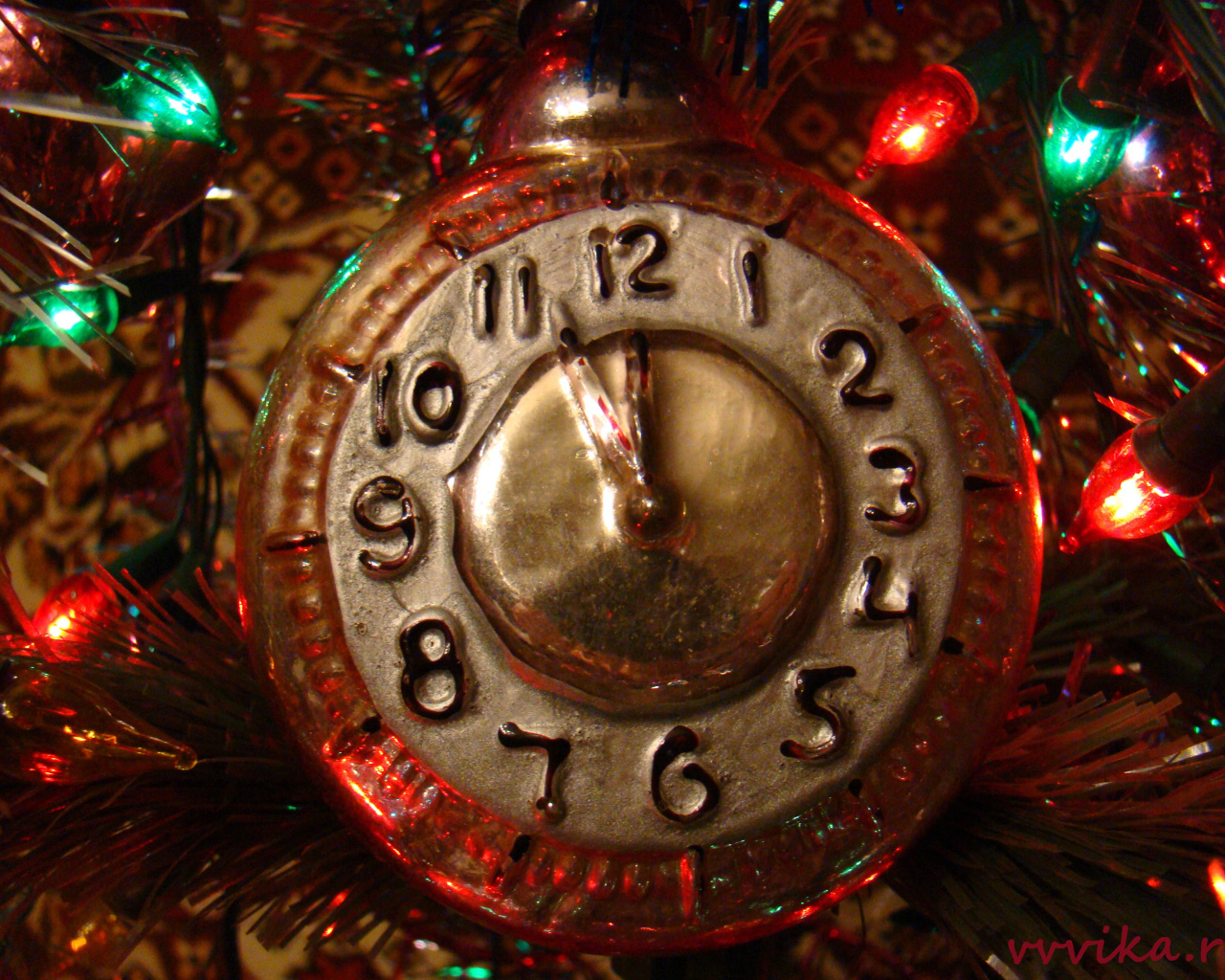 Елочная игрушка часы