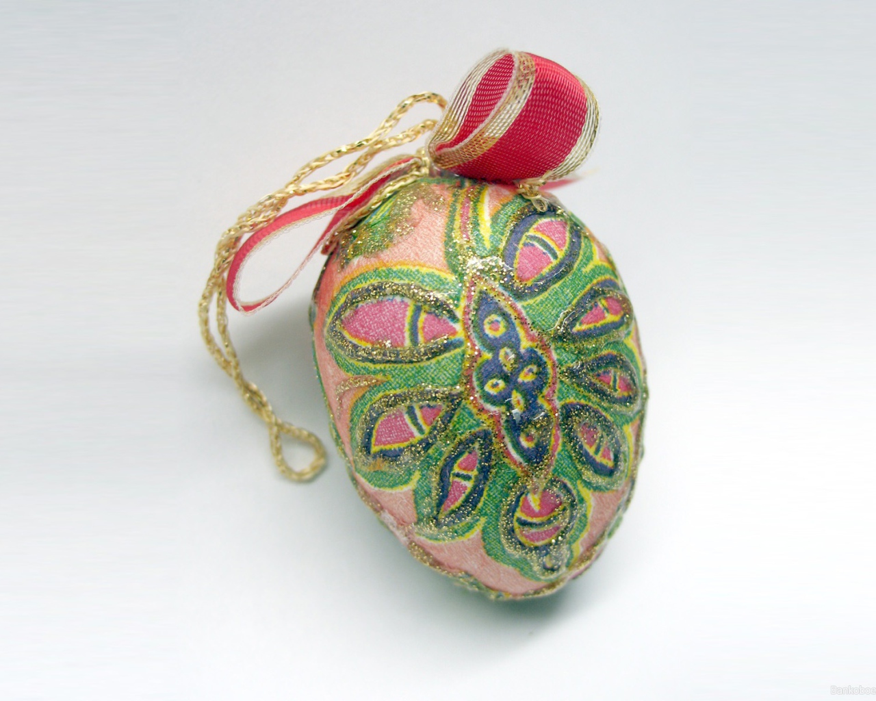 Елочные игрушки из яиц