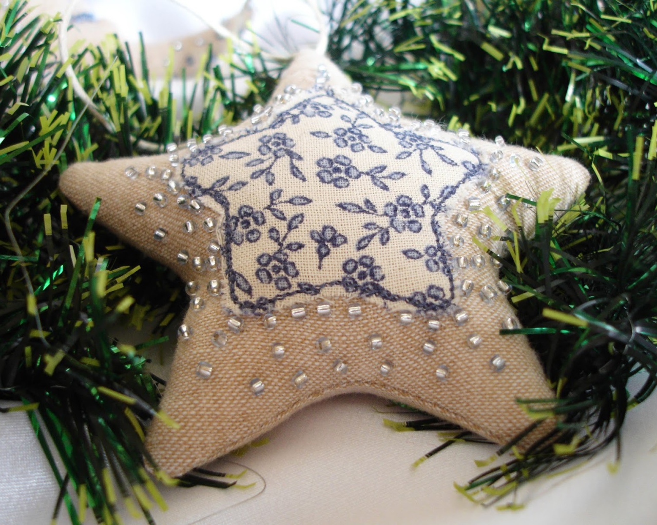 Елочные игрушки гжель