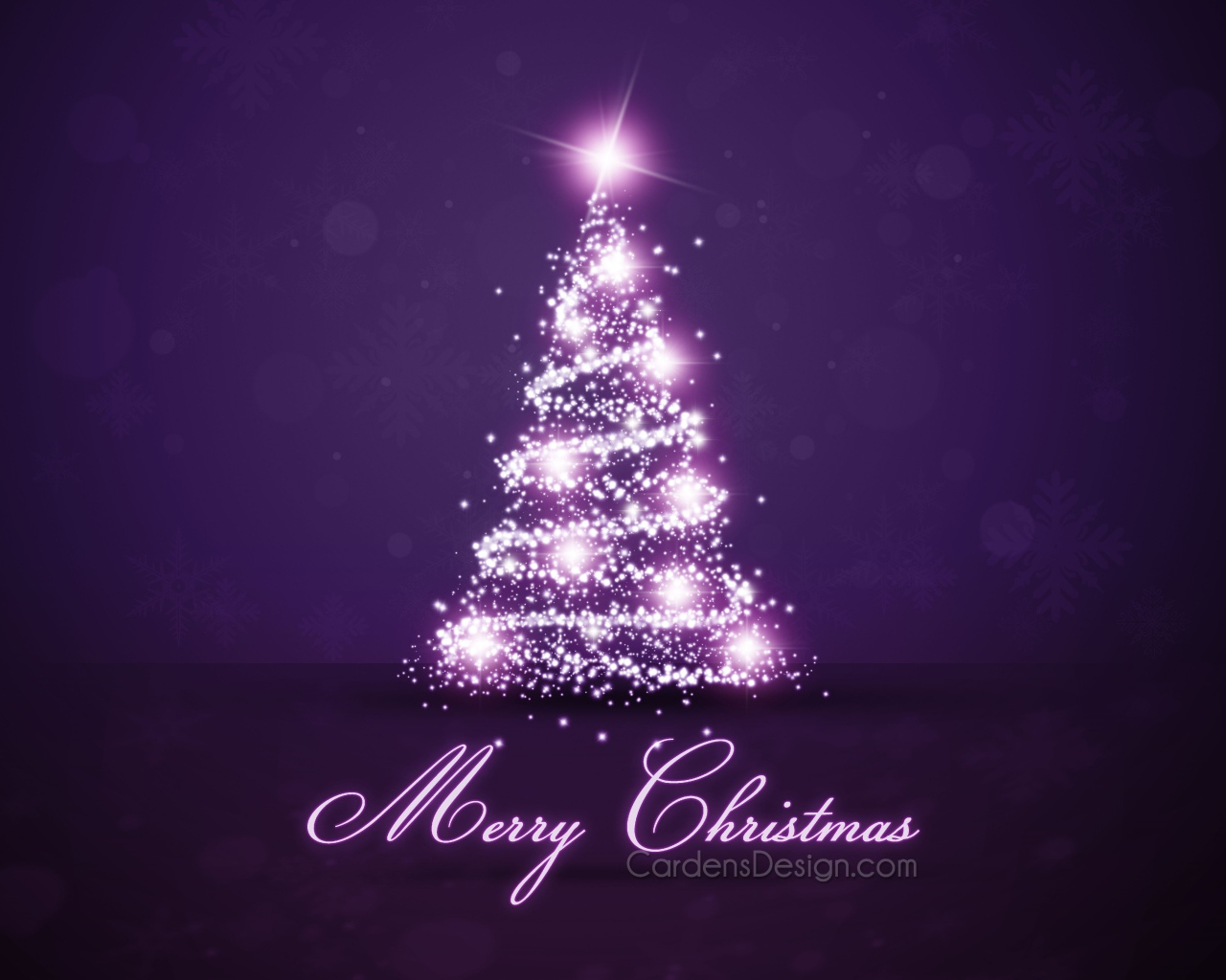 Елка на Новый Год на фиолетовом фоне