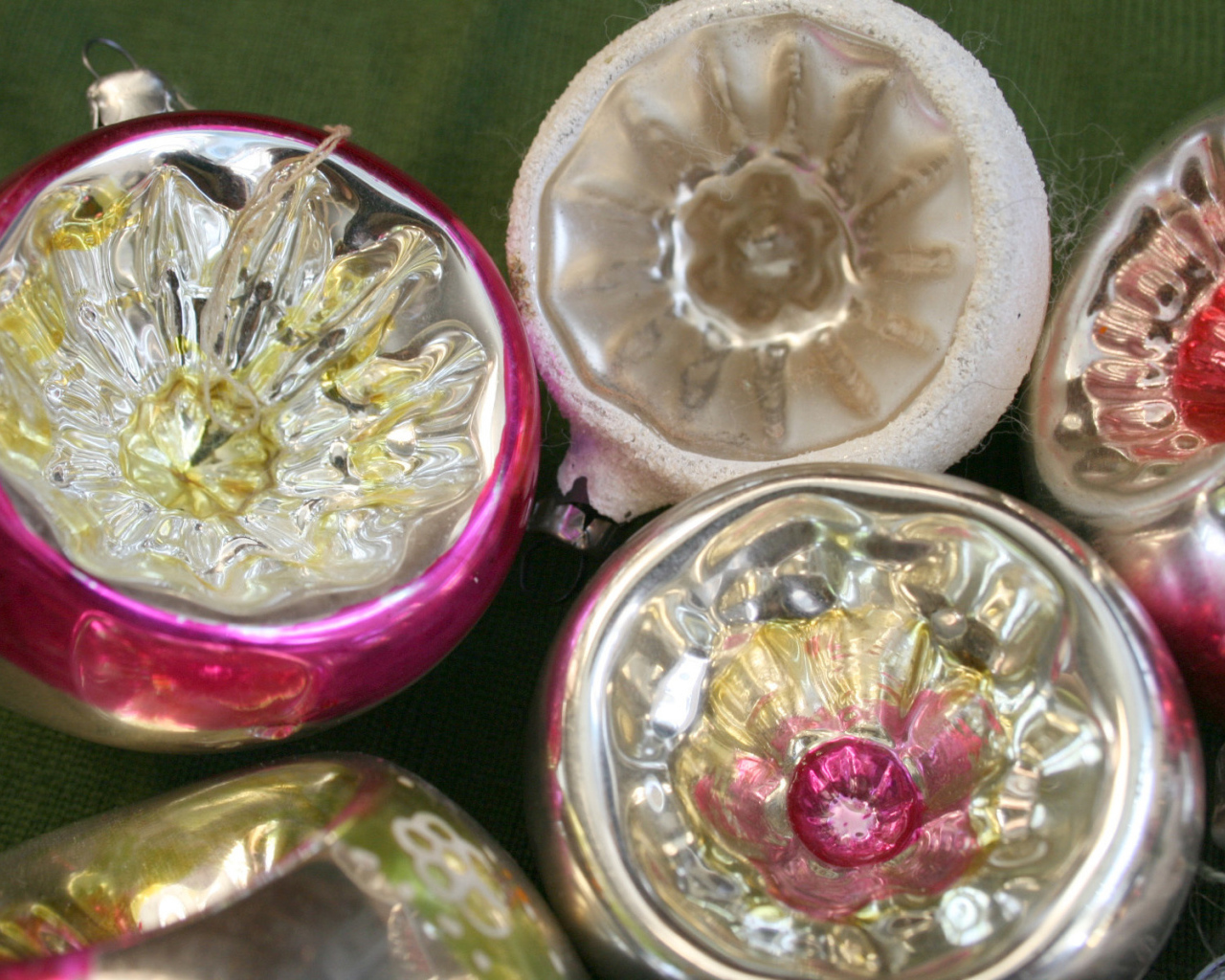 Hовогодние елочные игрушки