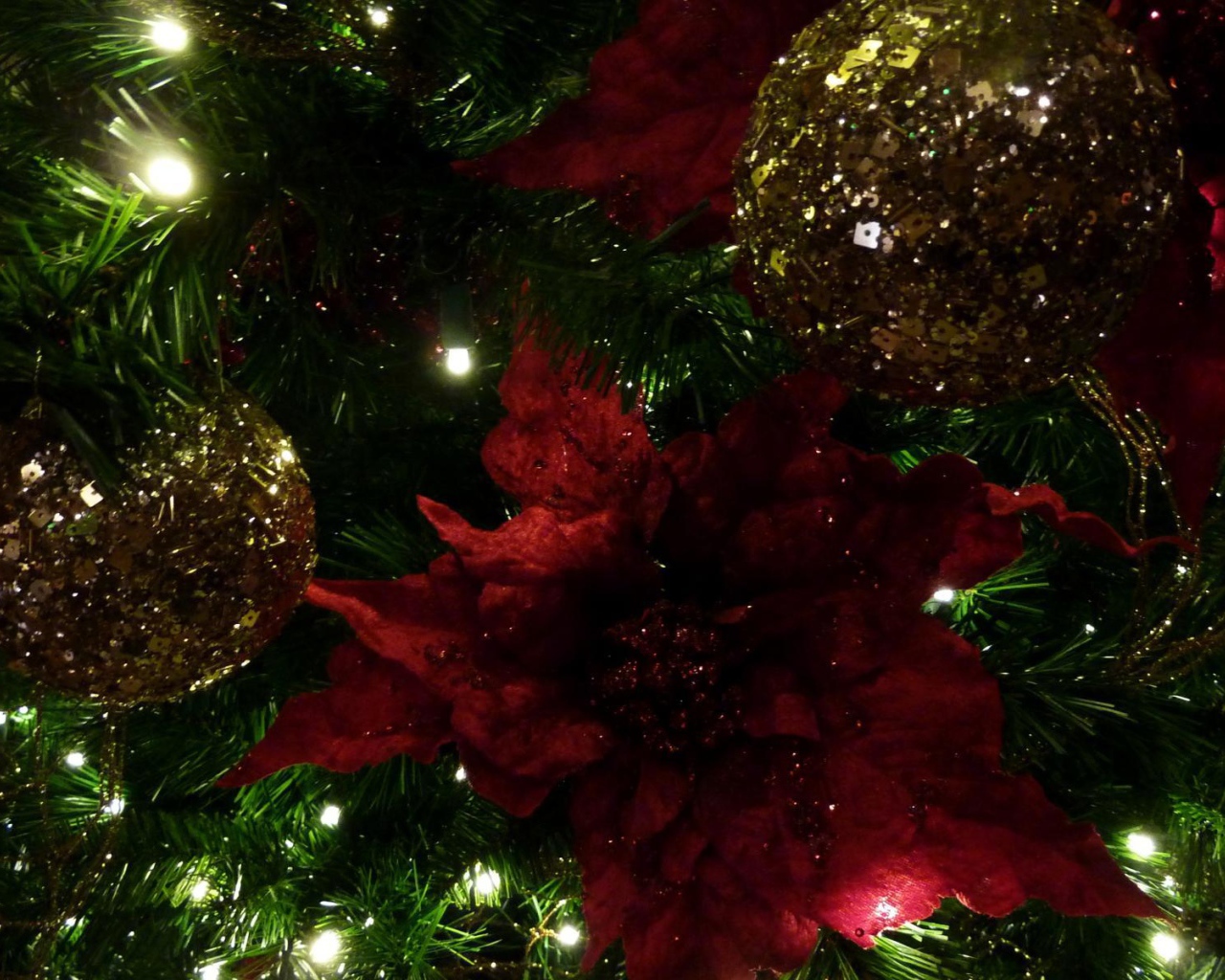 Темная Новогодняя елка