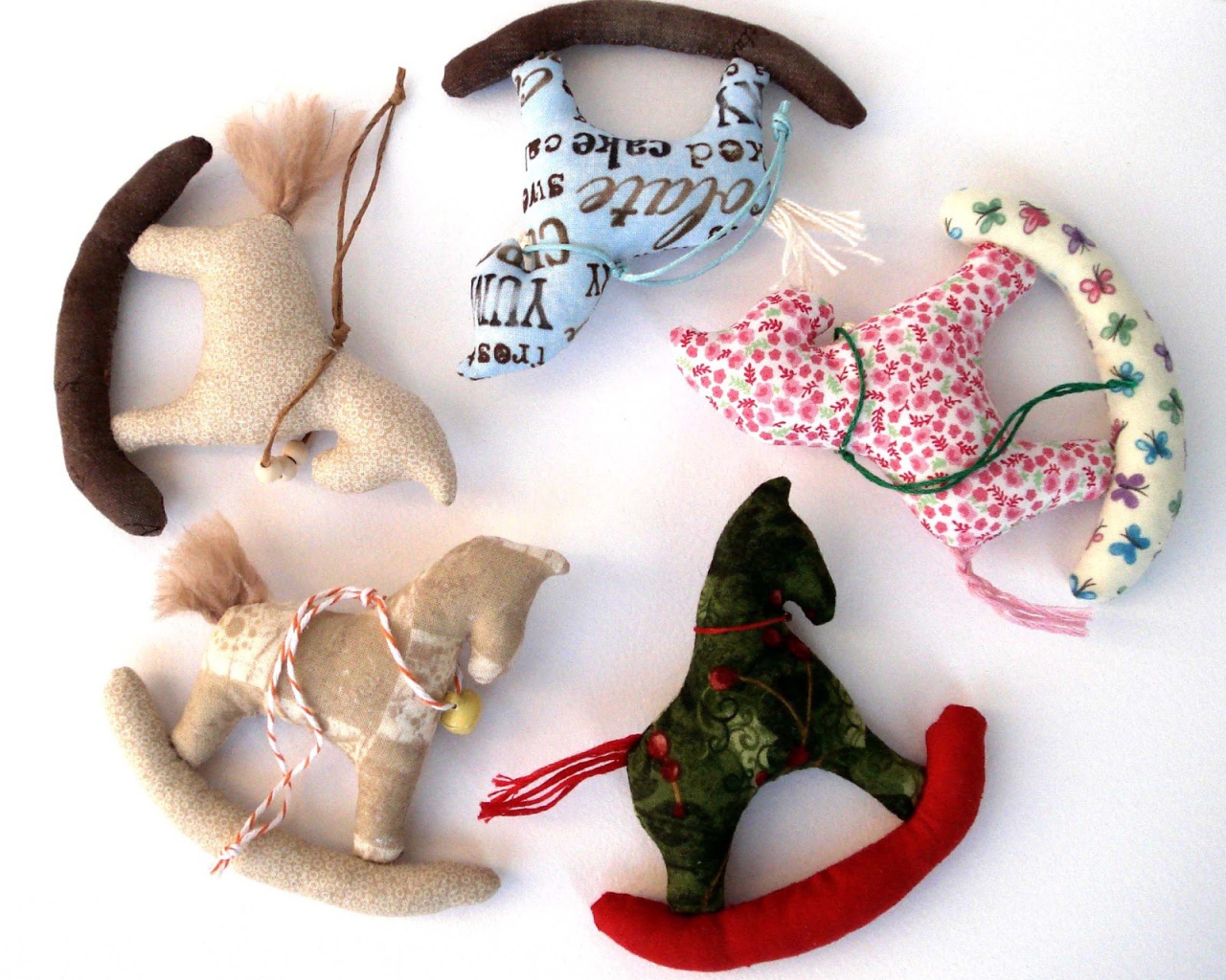 Фигурки лошадей