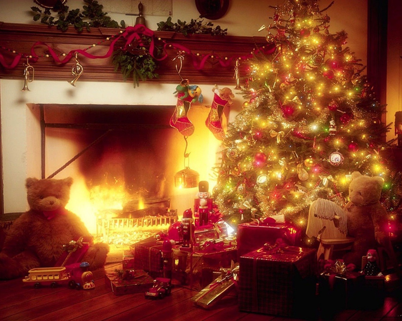 Зеленая пушистая елочка на Новый Год 2014