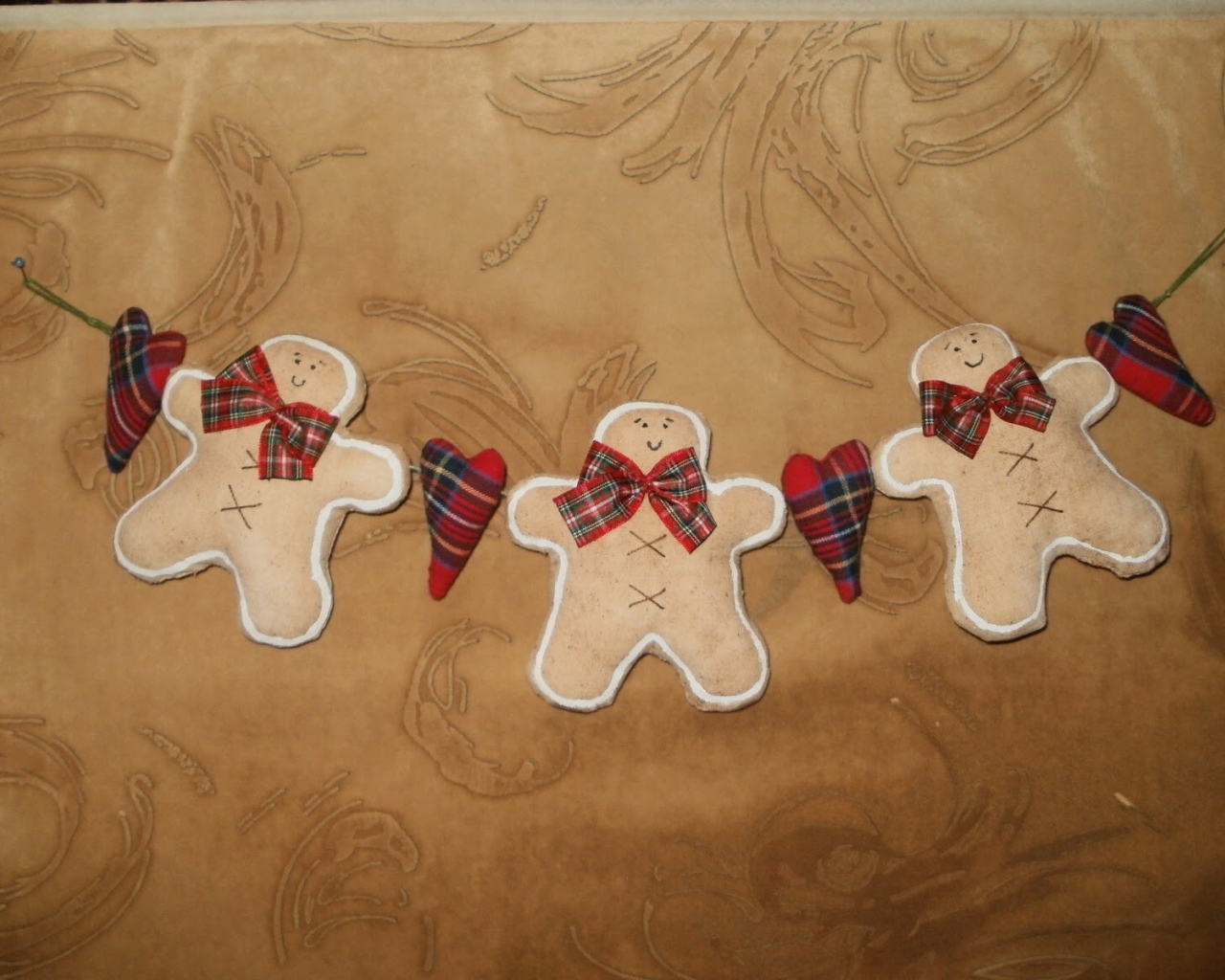 Гирлянда из малышей