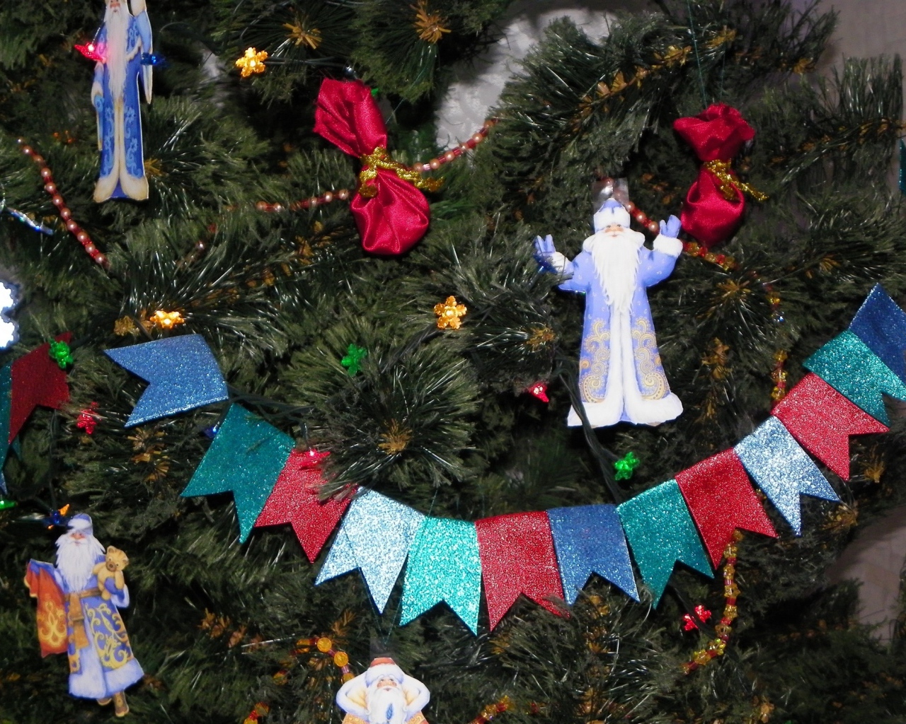 Гирлянды на елку