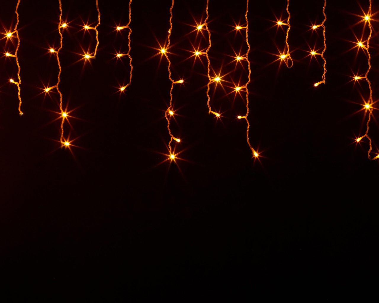 Гирлянда на стену