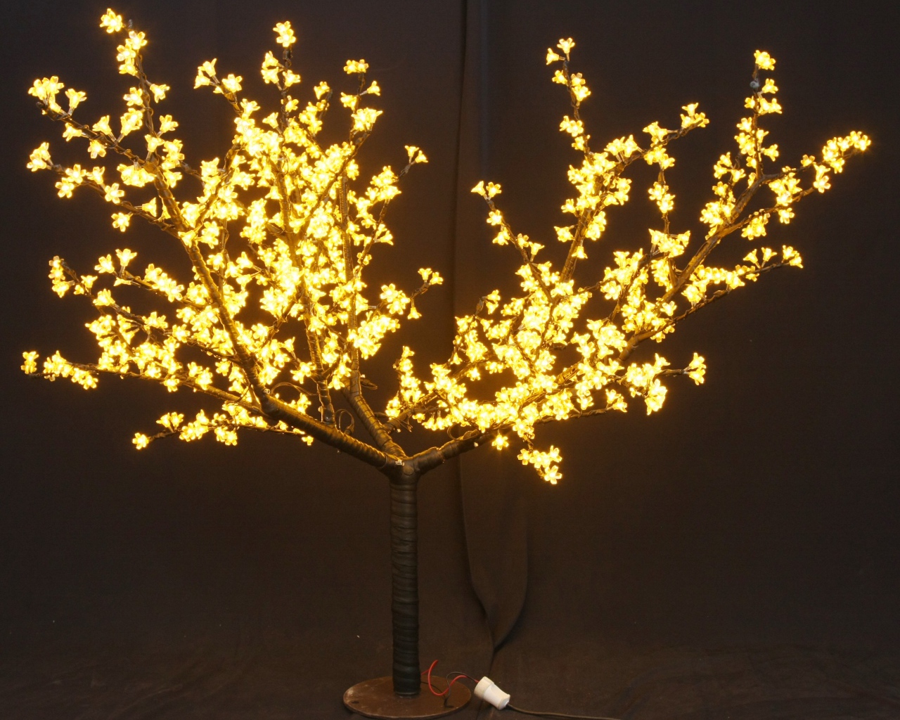 Гирлянды на деревья