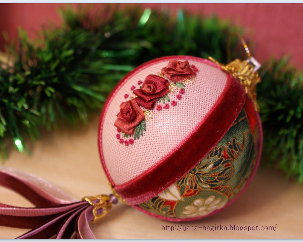 Pучные елочные игрушки