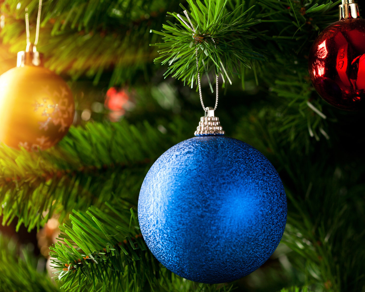 Cовременные елочные игрушки