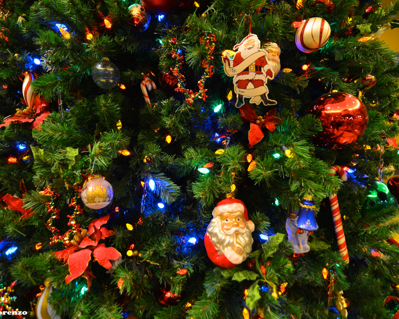 Новогодняя елка с Дедом Морозом