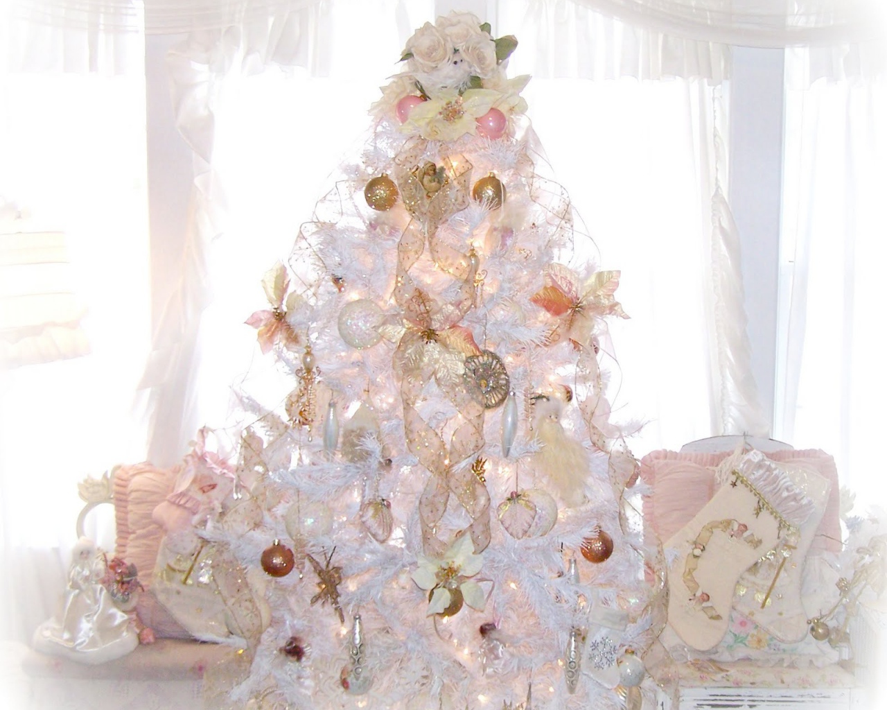 Украшения на новогодней елке в год лошади