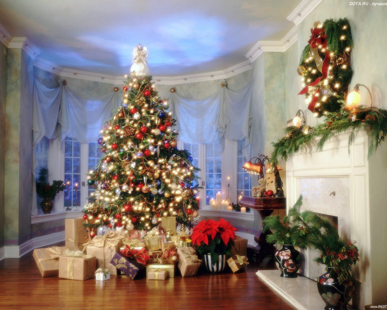 Подарочки под елкой на Новый Год лошади