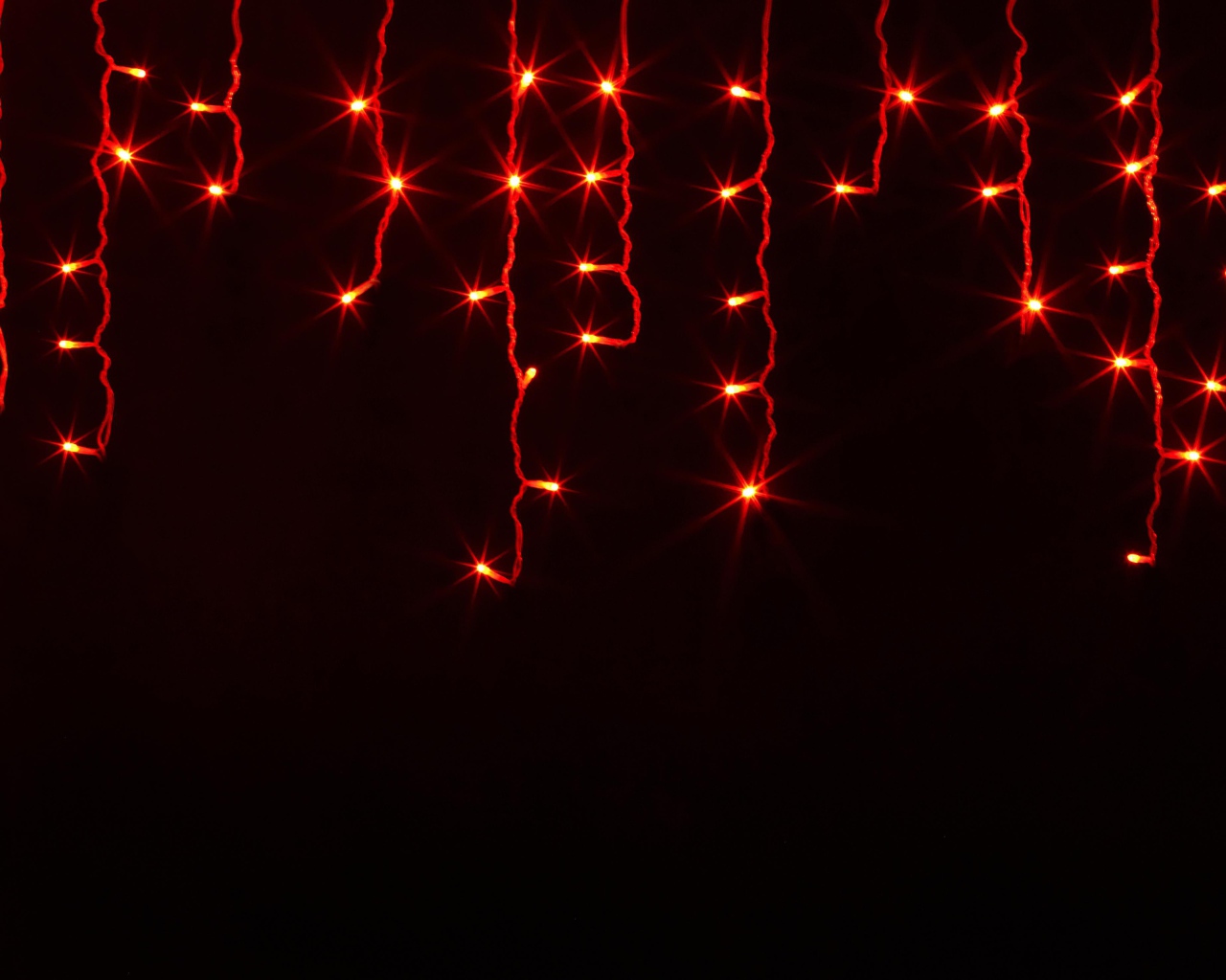 Гирлянда красная