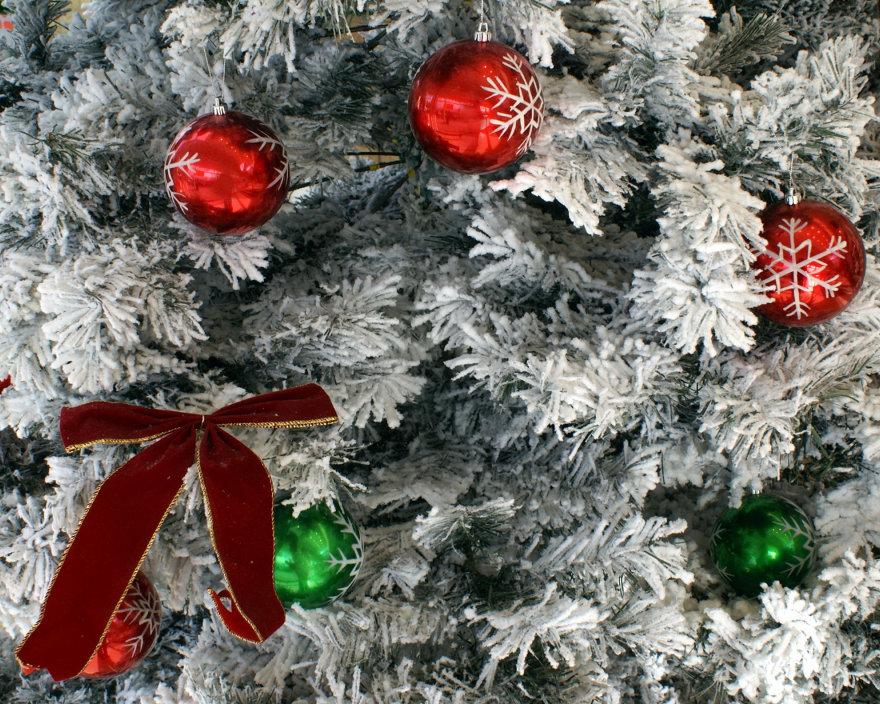 Серебряный дождь на новогодней елке 2014