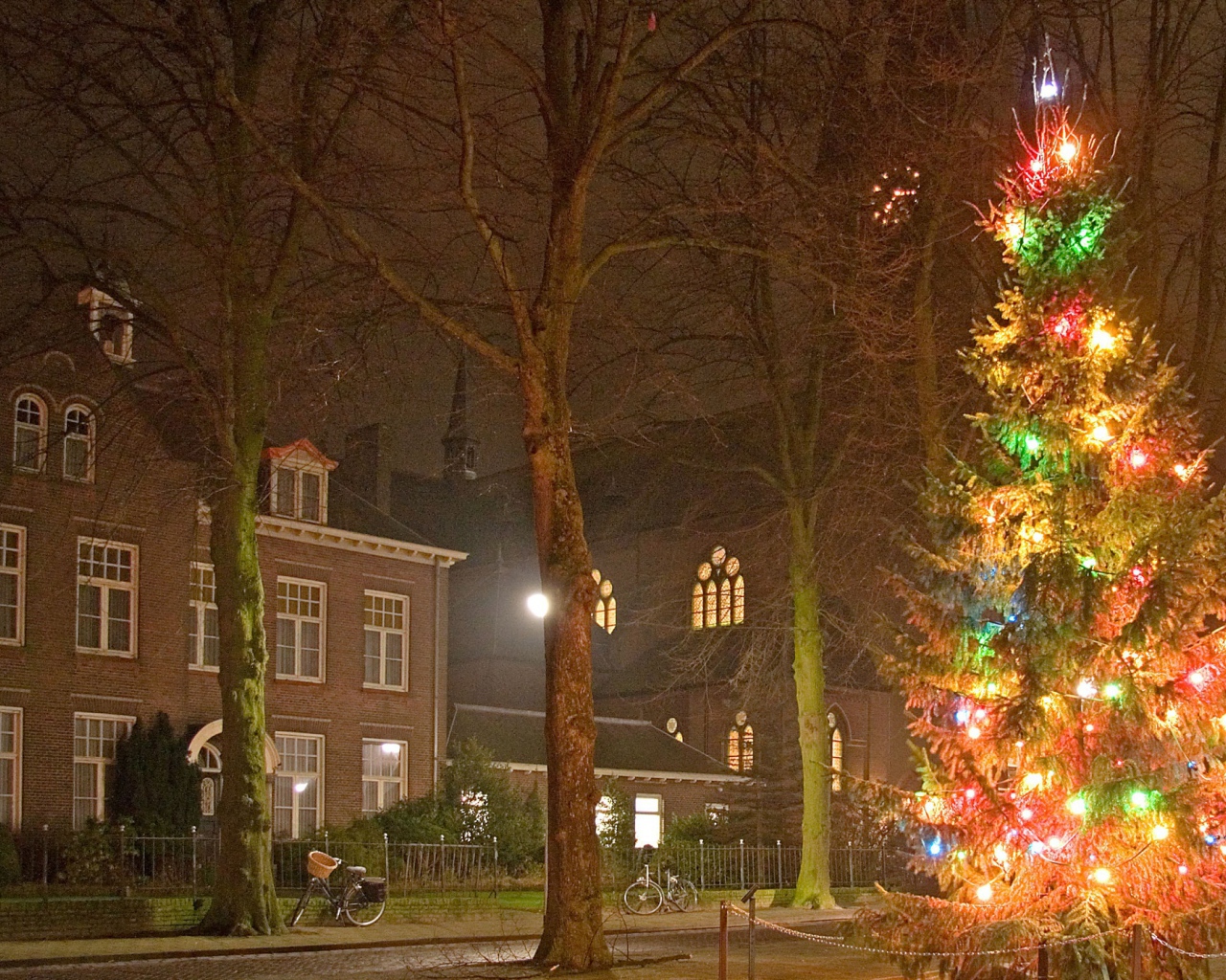 Простая но красивая новогодняя елка