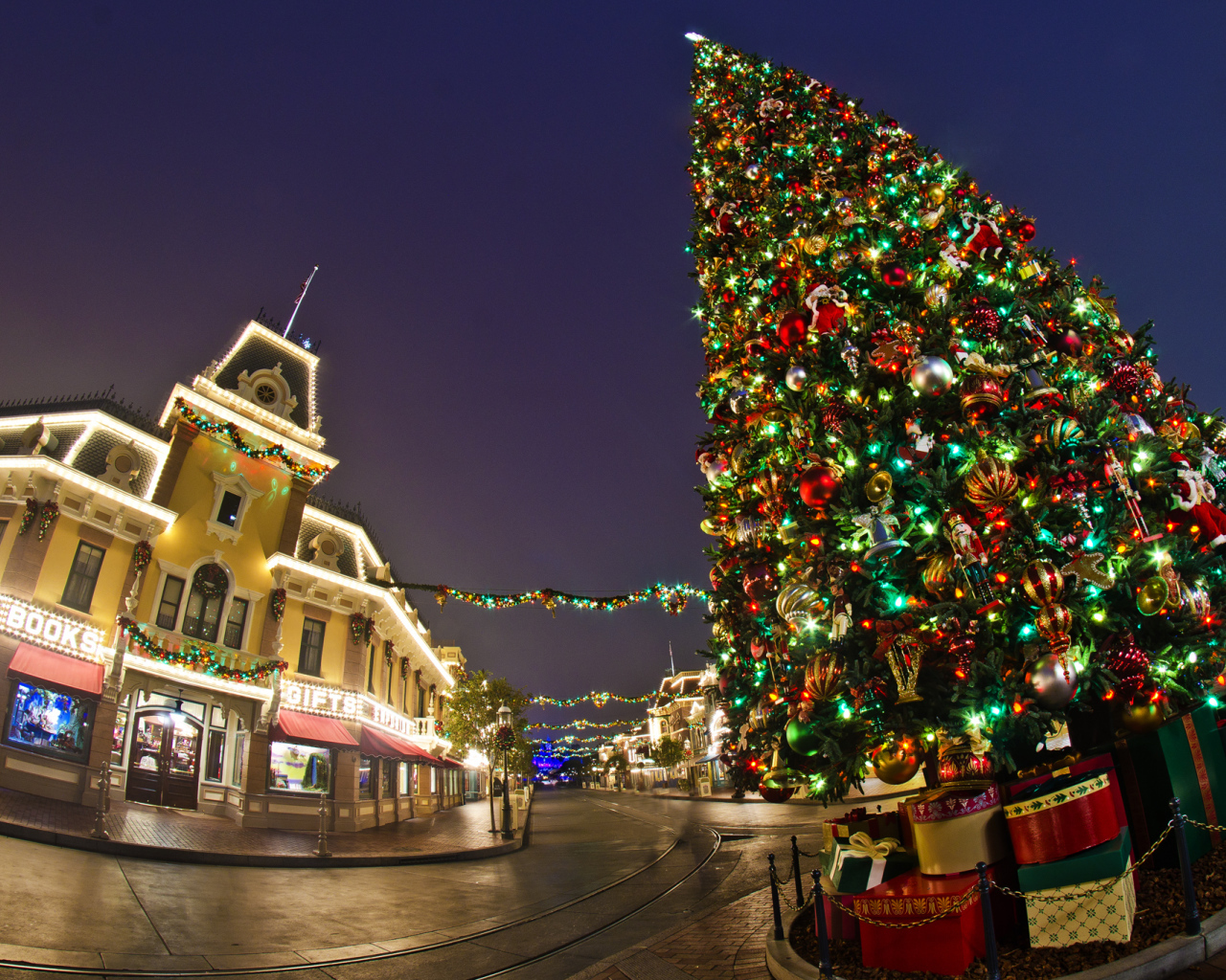 Интересная новогодняя елка