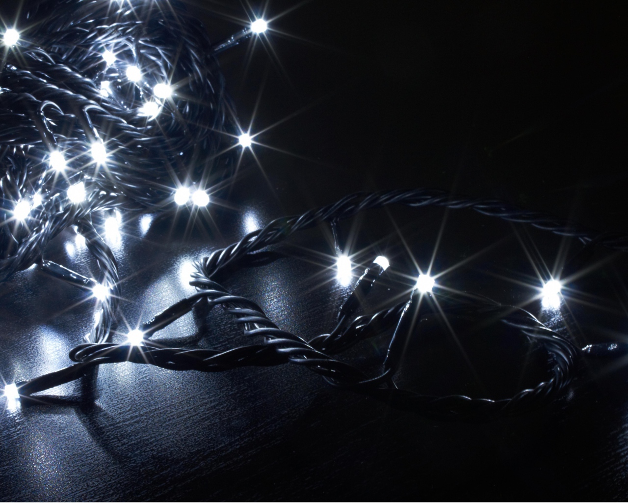 Белая гирлянда